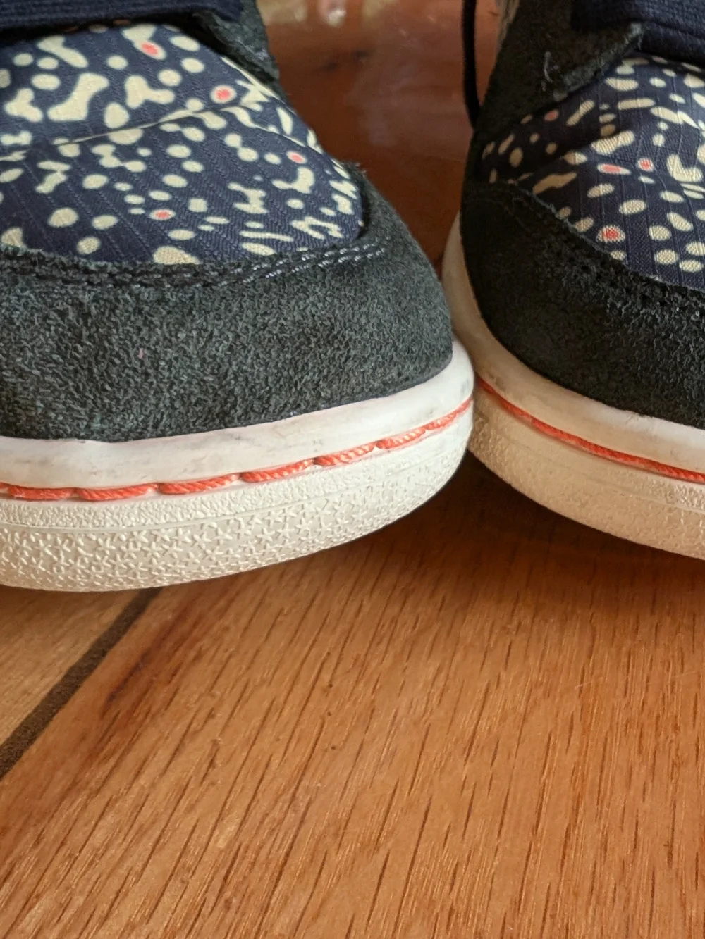 FN7523-300 belongs to the Nike Dunk Low SE 